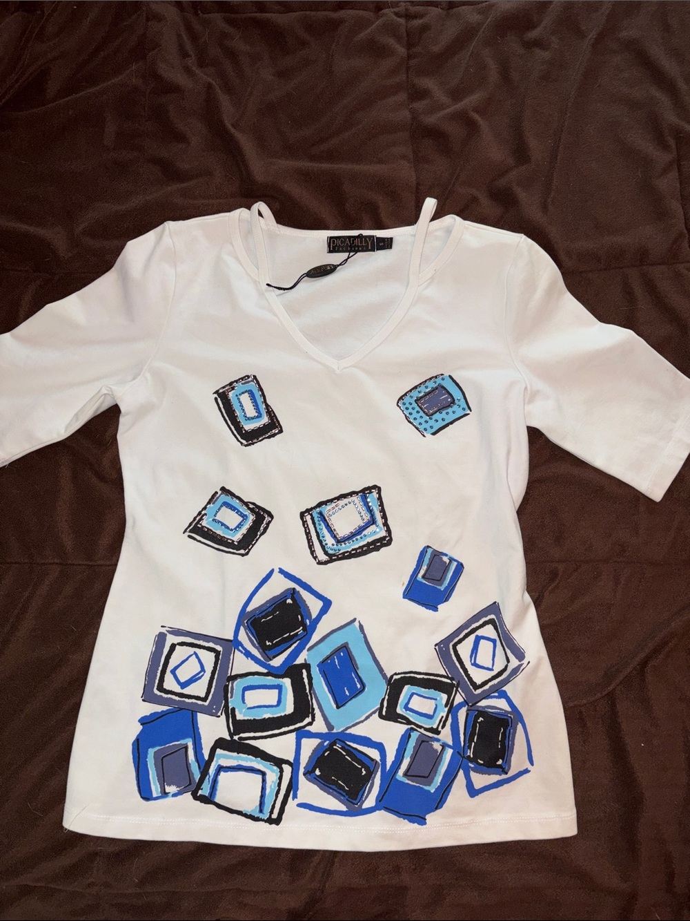 Picadilly Fashion White V-Neck Tee with Blue Geometric Print